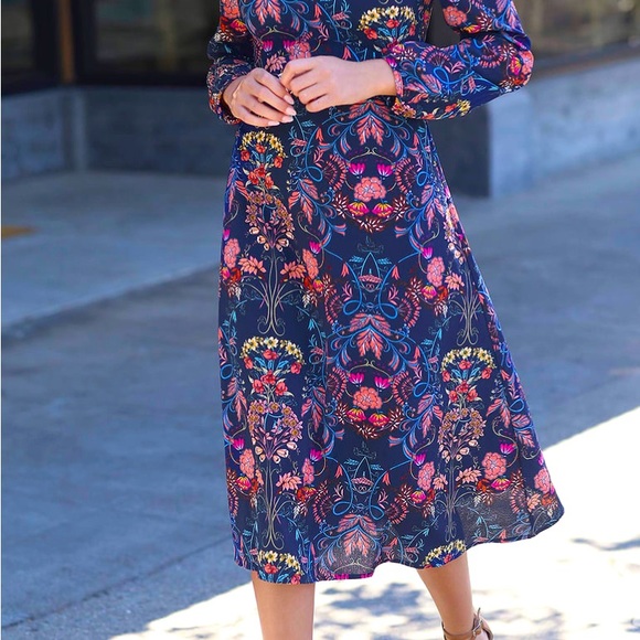 Lulus Madeline midi dress. Beautiful flowy in a blue pattern color. Long sleeve - Picture 2 of 2